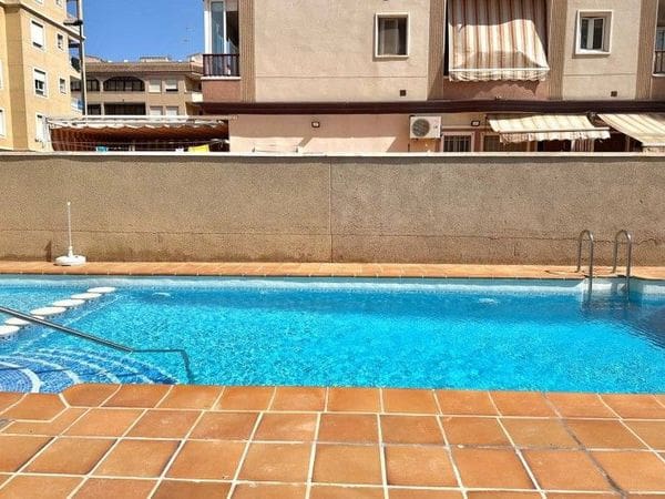 2 slaapkamer Appartement te huur in Guardamar del Segura met zwembad garage - € 550 (Ref: 8925912)