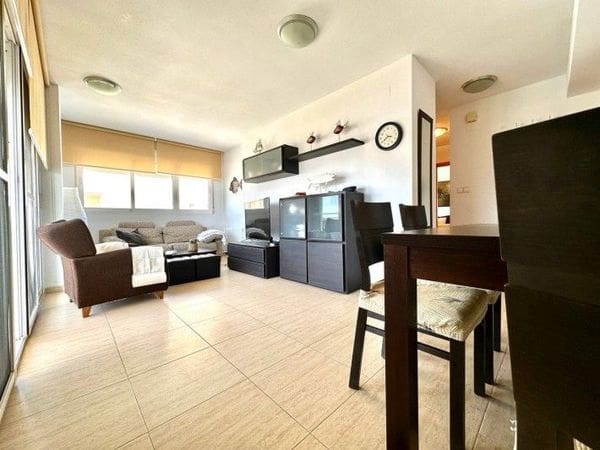 2 slaapkamer Appartement te huur in Guardamar del Segura met zwembad garage - € 550 (Ref: 8925912)