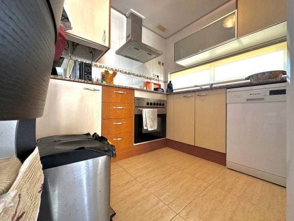2 slaapkamer Appartement te huur in Guardamar del Segura met zwembad garage - € 550 (Ref: 8925912)