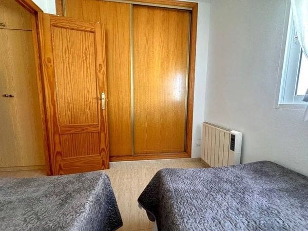 2 slaapkamer Appartement te huur in Guardamar del Segura met zwembad garage - € 550 (Ref: 8925912)
