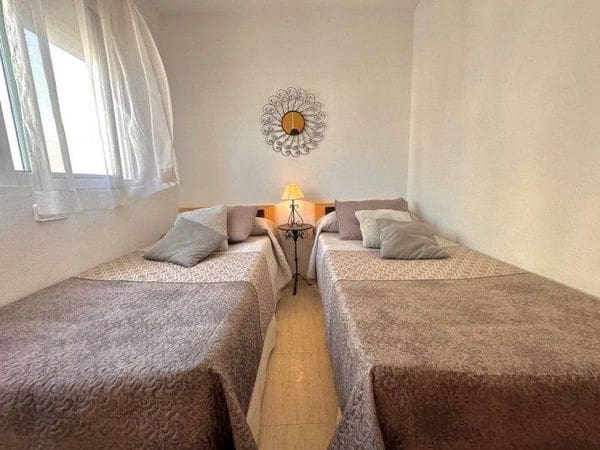 2 slaapkamer Appartement te huur in Guardamar del Segura met zwembad garage - € 550 (Ref: 8925912)