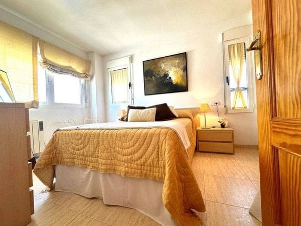 2 slaapkamer Appartement te huur in Guardamar del Segura met zwembad garage - € 550 (Ref: 8925912)