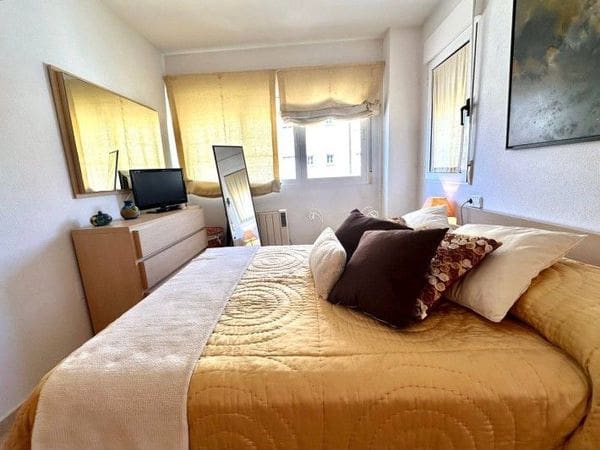 2 slaapkamer Appartement te huur in Guardamar del Segura met zwembad garage - € 550 (Ref: 8925912)