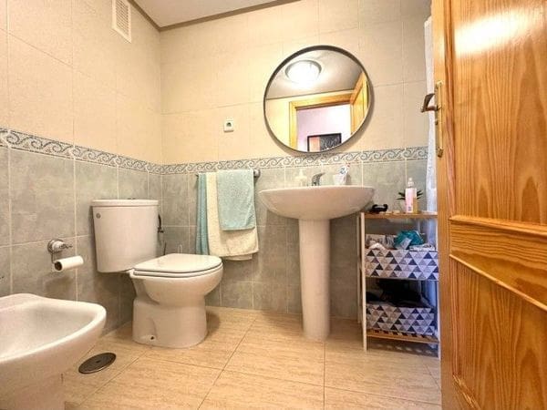 2 slaapkamer Appartement te huur in Guardamar del Segura met zwembad garage - € 550 (Ref: 8925912)