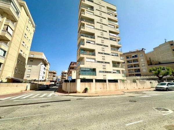 2 slaapkamer Appartement te huur in Guardamar del Segura met zwembad garage - € 550 (Ref: 8925912)