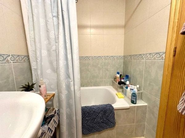 2 slaapkamer Appartement te huur in Guardamar del Segura met zwembad garage - € 550 (Ref: 8925912)