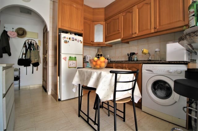 Apartamento para arrendar em Guardamar del Segura - 400 € (Ref: 8925913)