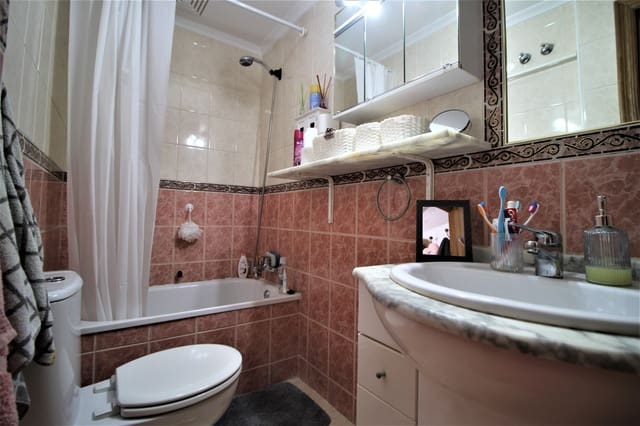 Apartamento para arrendar em Guardamar del Segura - 400 € (Ref: 8925913)