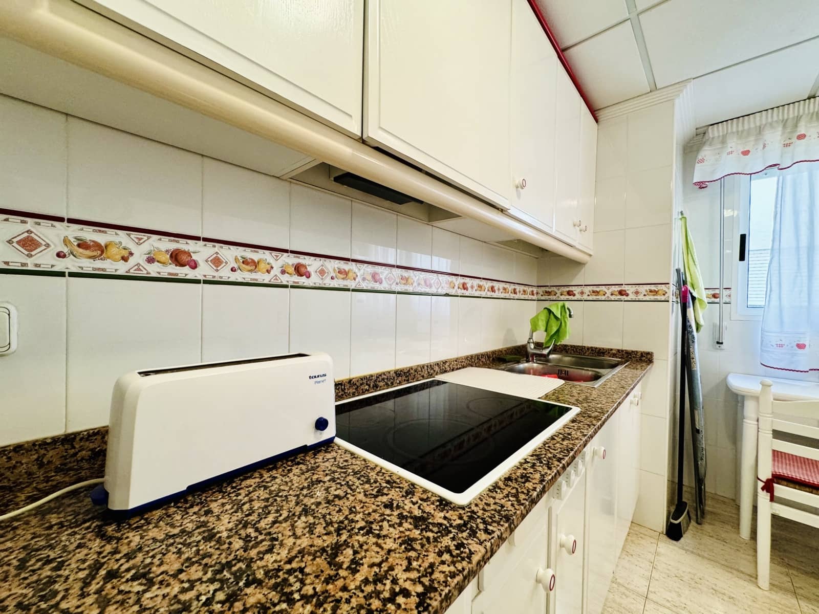 2 slaapkamer Appartement te huur in Guardamar del Segura met zwembad - € 550 (Ref: 8925915)