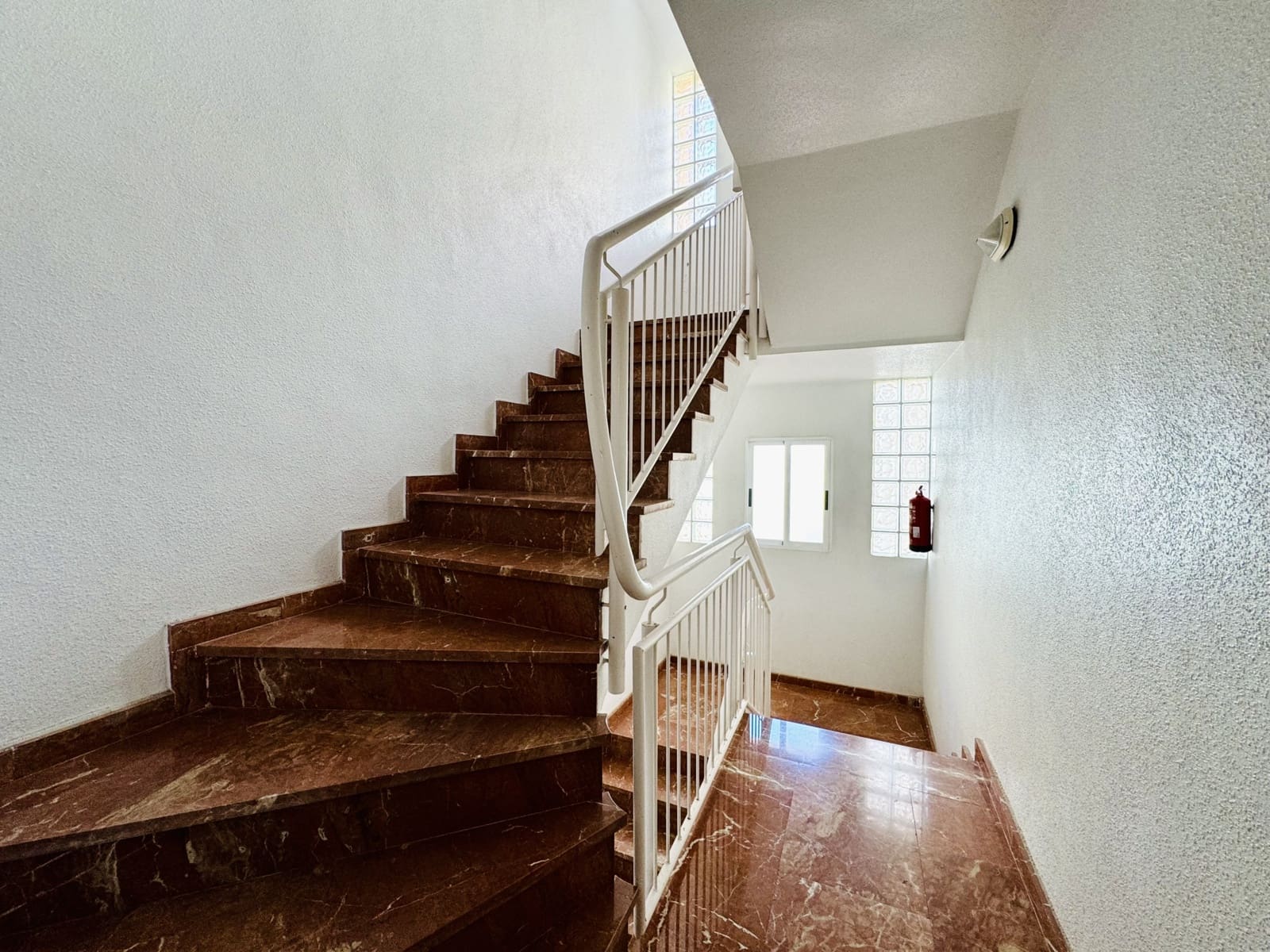2 slaapkamer Appartement te huur in Guardamar del Segura met zwembad - € 550 (Ref: 8925915)