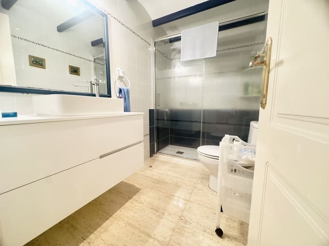 Apartamento de 2 habitaciones en Las Viñas, Guardamar del Segura en alquiler con piscina - 550 € (Ref: 8925915)
