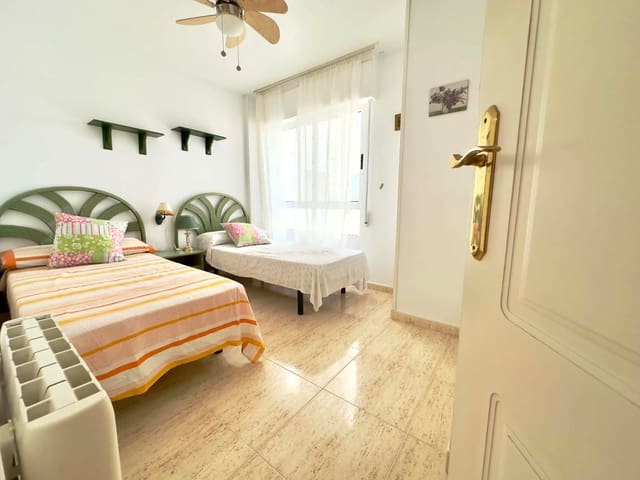 Apartamento de 2 habitaciones en Las Viñas, Guardamar del Segura en alquiler con piscina - 550 € (Ref: 8925915)