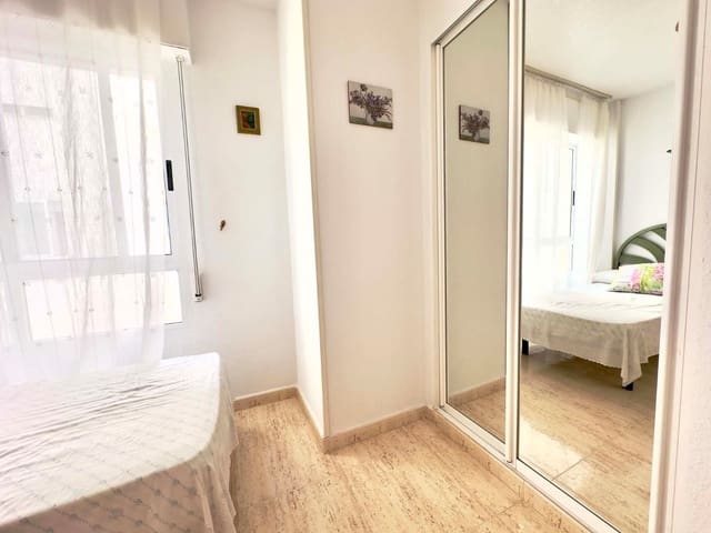 Apartamento de 2 habitaciones en Las Viñas, Guardamar del Segura en alquiler con piscina - 550 € (Ref: 8925915)