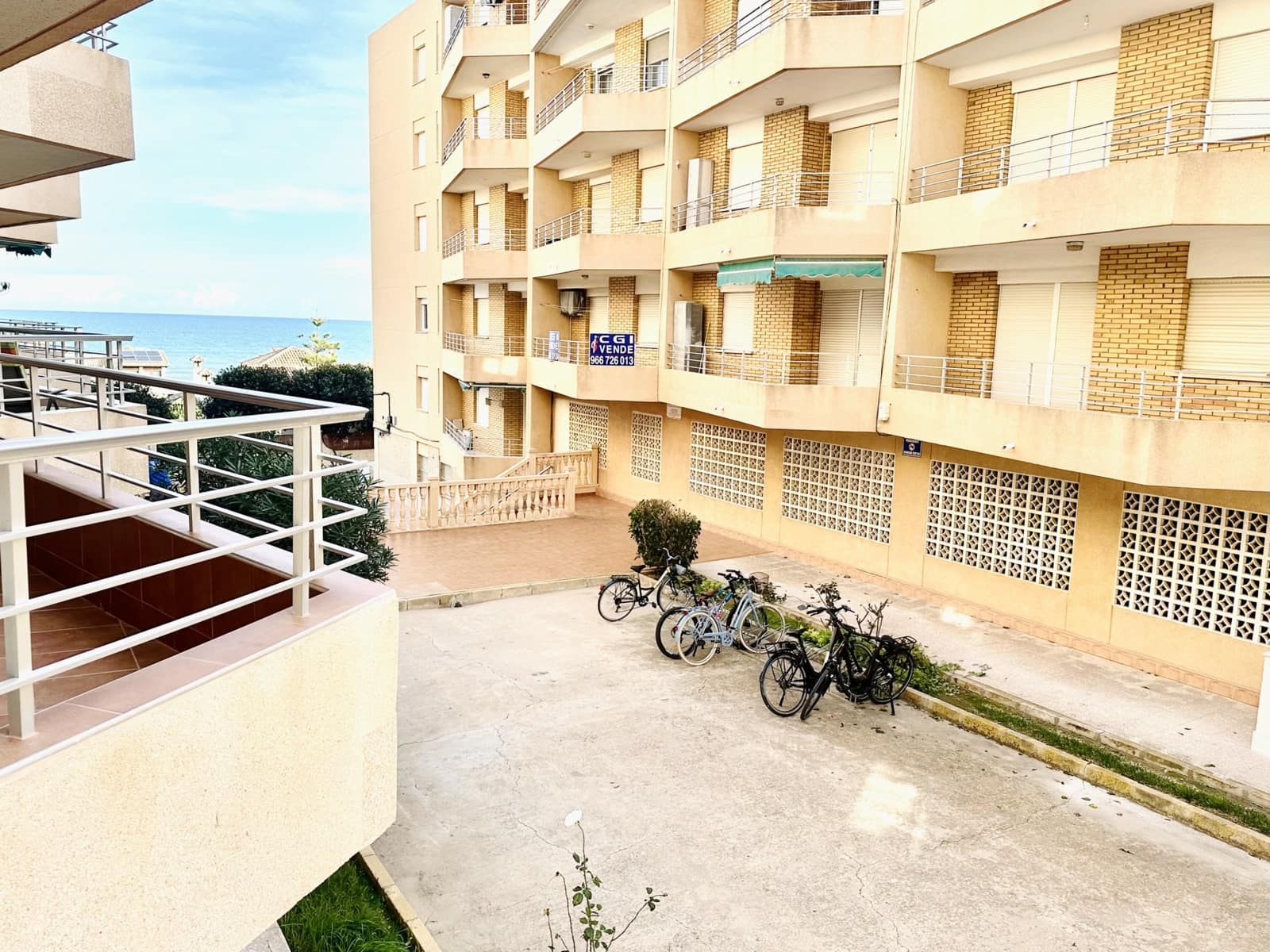 2 slaapkamer Appartement te huur in Guardamar del Segura - € 500 (Ref: 8925916)