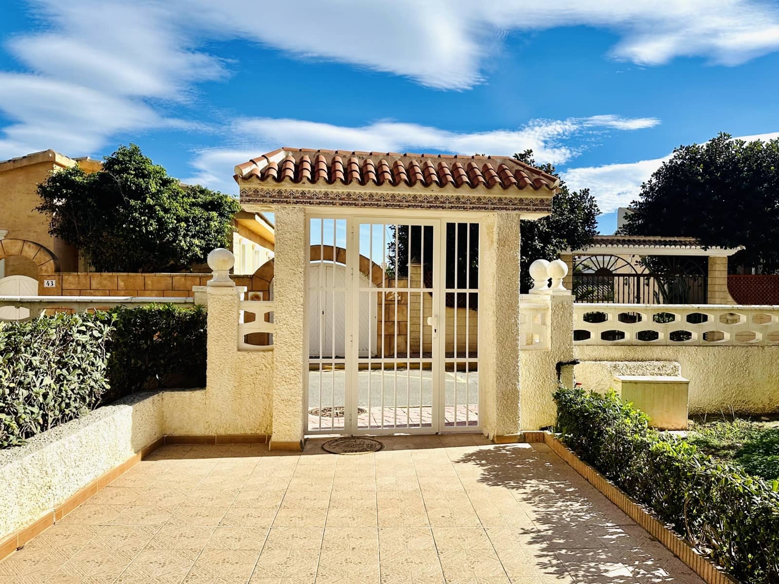 2 slaapkamer Appartement te huur in Guardamar del Segura - € 500 (Ref: 8925916)