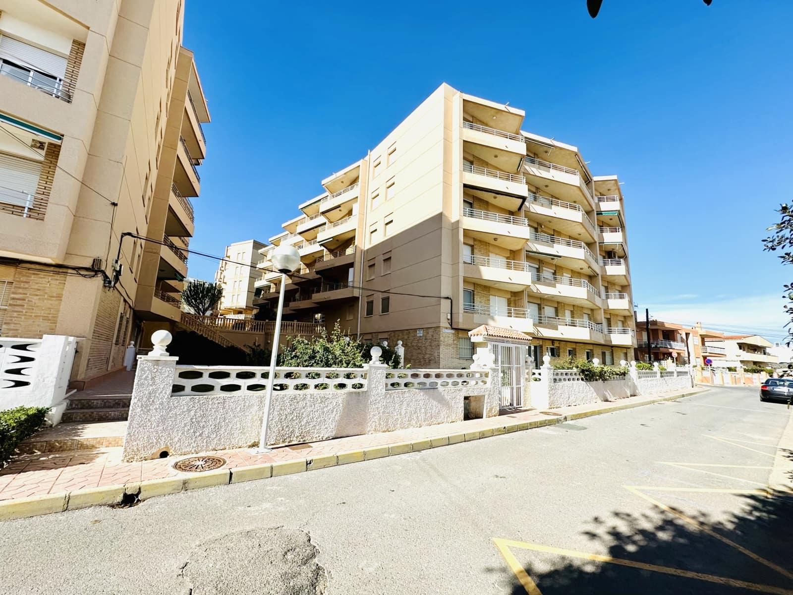 2 slaapkamer Appartement te huur in Guardamar del Segura - € 500 (Ref: 8925916)