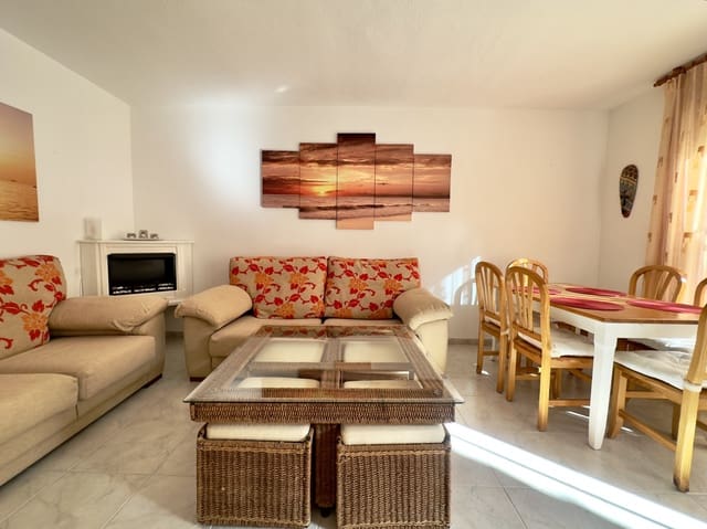 Apartamento de 3 habitaciones en Las Viñas, Guardamar del Segura en alquiler con piscina - 700 € (Ref: 8929462)