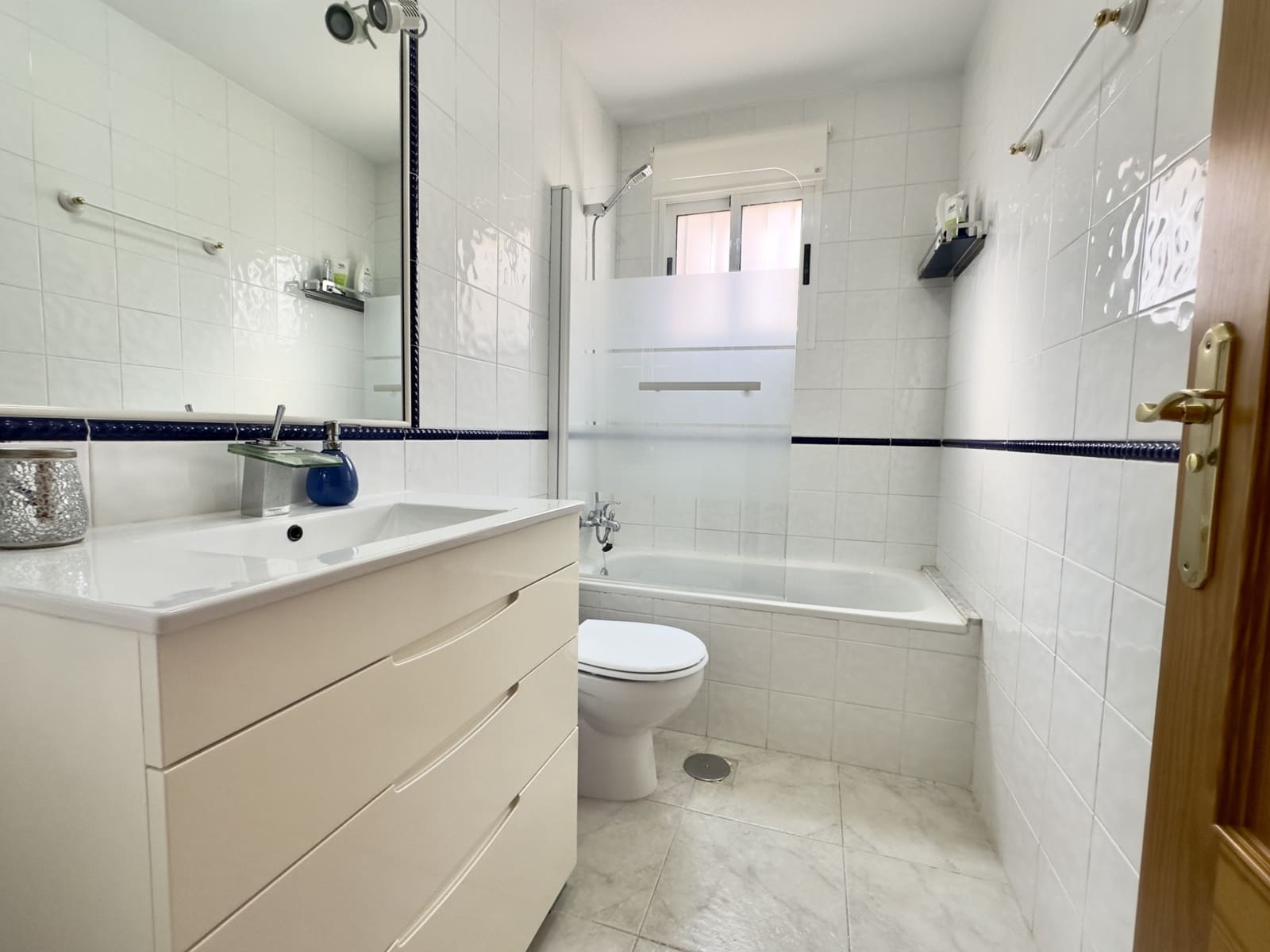 Apartamento de 3 habitaciones en Guardamar del Segura en alquiler con piscina - 700 € (Ref: 8929462)