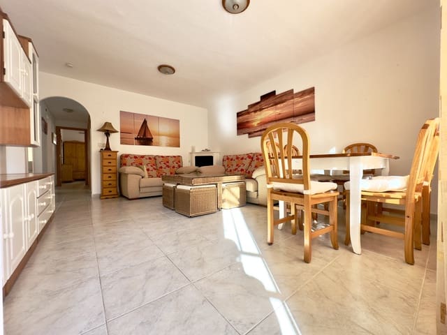 Apartamento de 3 habitaciones en Las Viñas, Guardamar del Segura en alquiler con piscina - 700 € (Ref: 8929462)