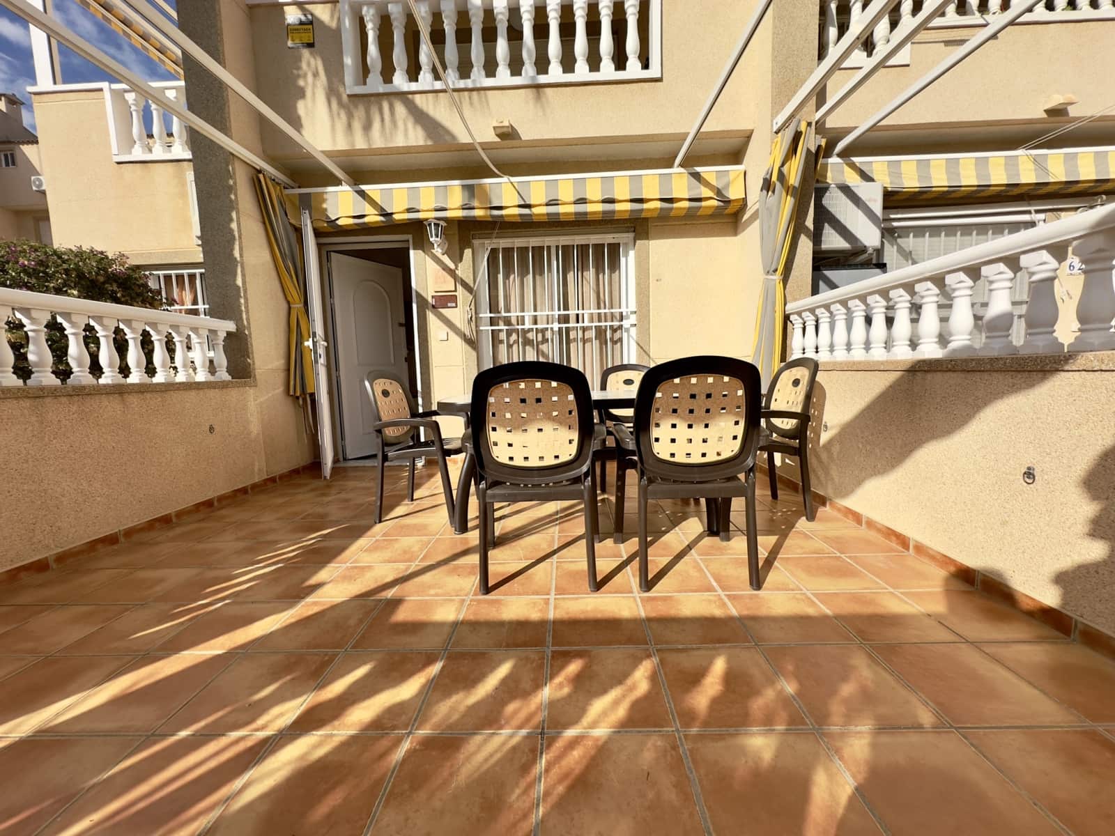 Apartamento de 3 habitaciones en Guardamar del Segura en alquiler con piscina - 700 € (Ref: 8929462)