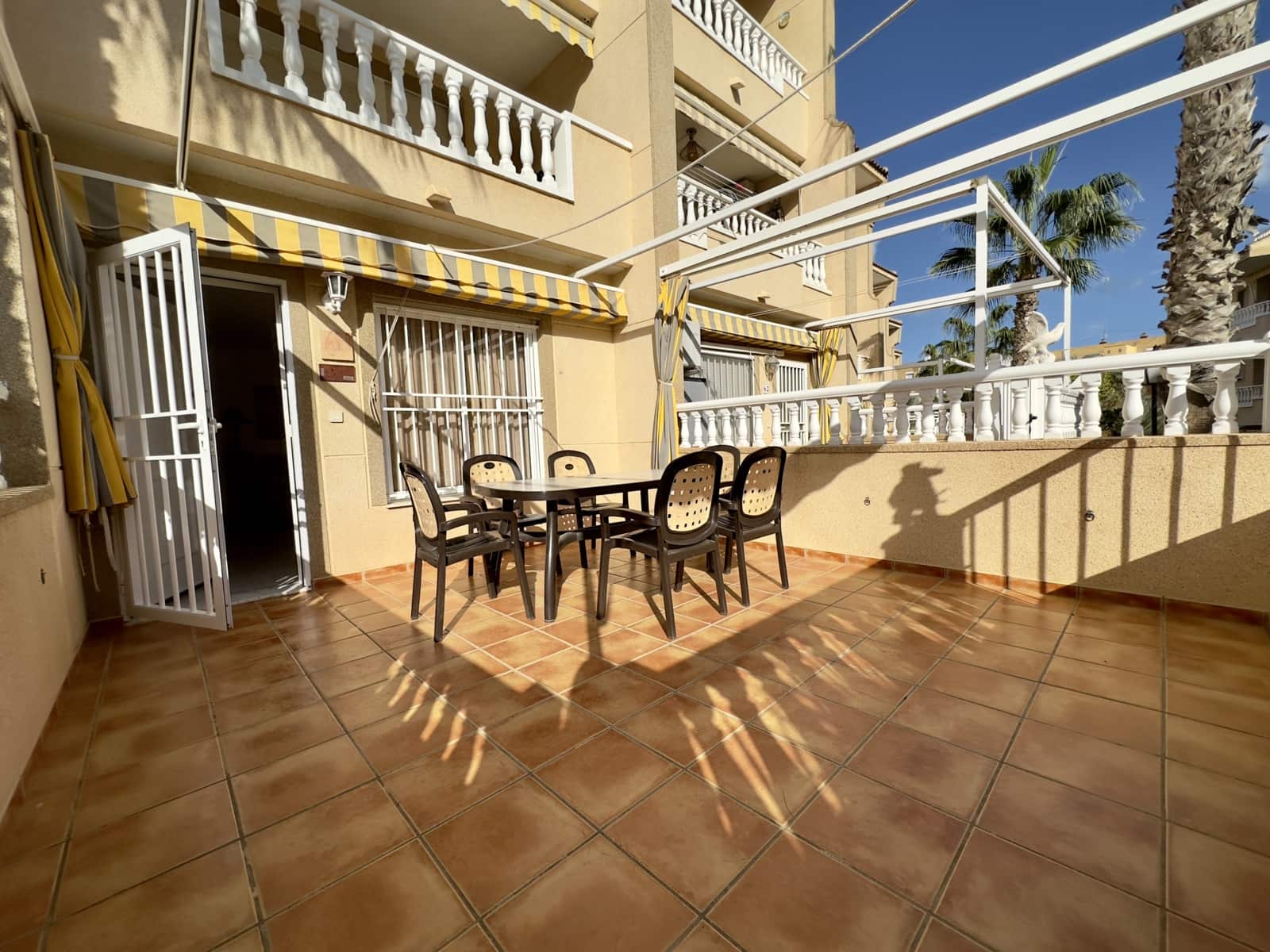 Apartamento de 3 habitaciones en Guardamar del Segura en alquiler con piscina - 700 € (Ref: 8929462)