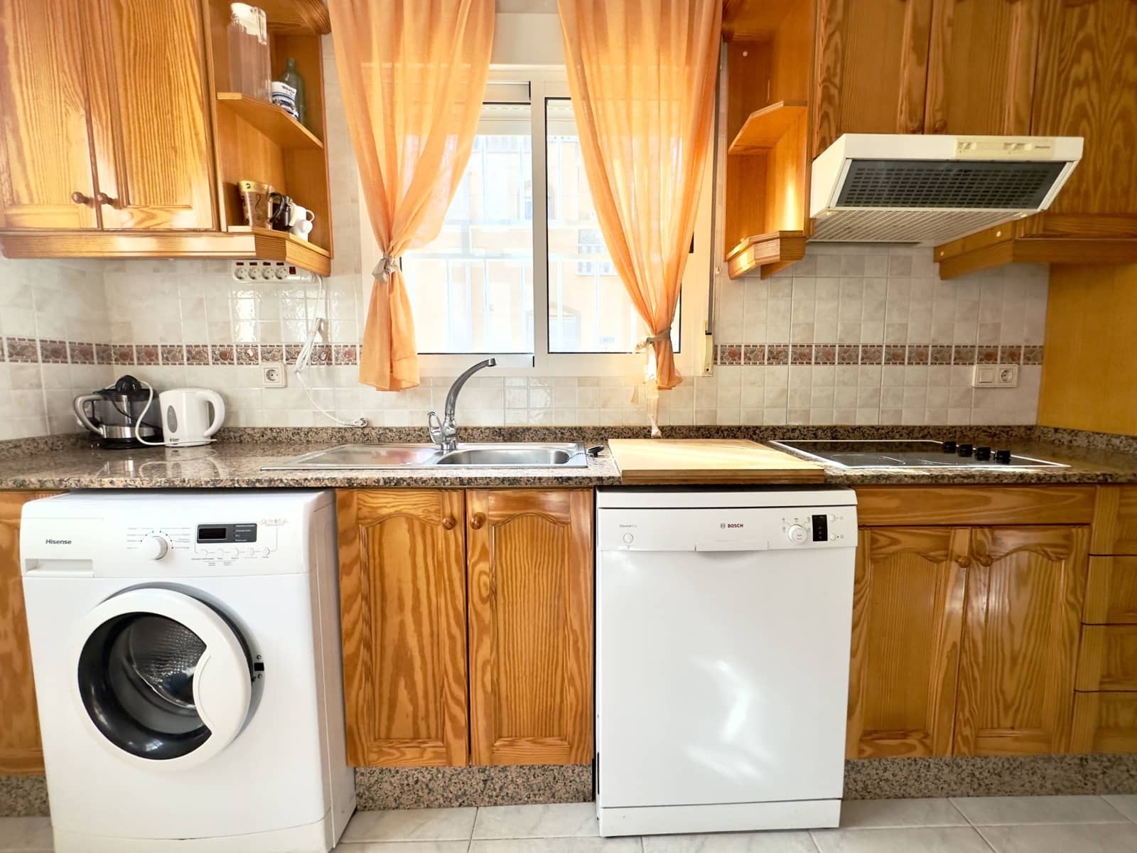 Apartamento de 3 habitaciones en Guardamar del Segura en alquiler con piscina - 700 € (Ref: 8929462)