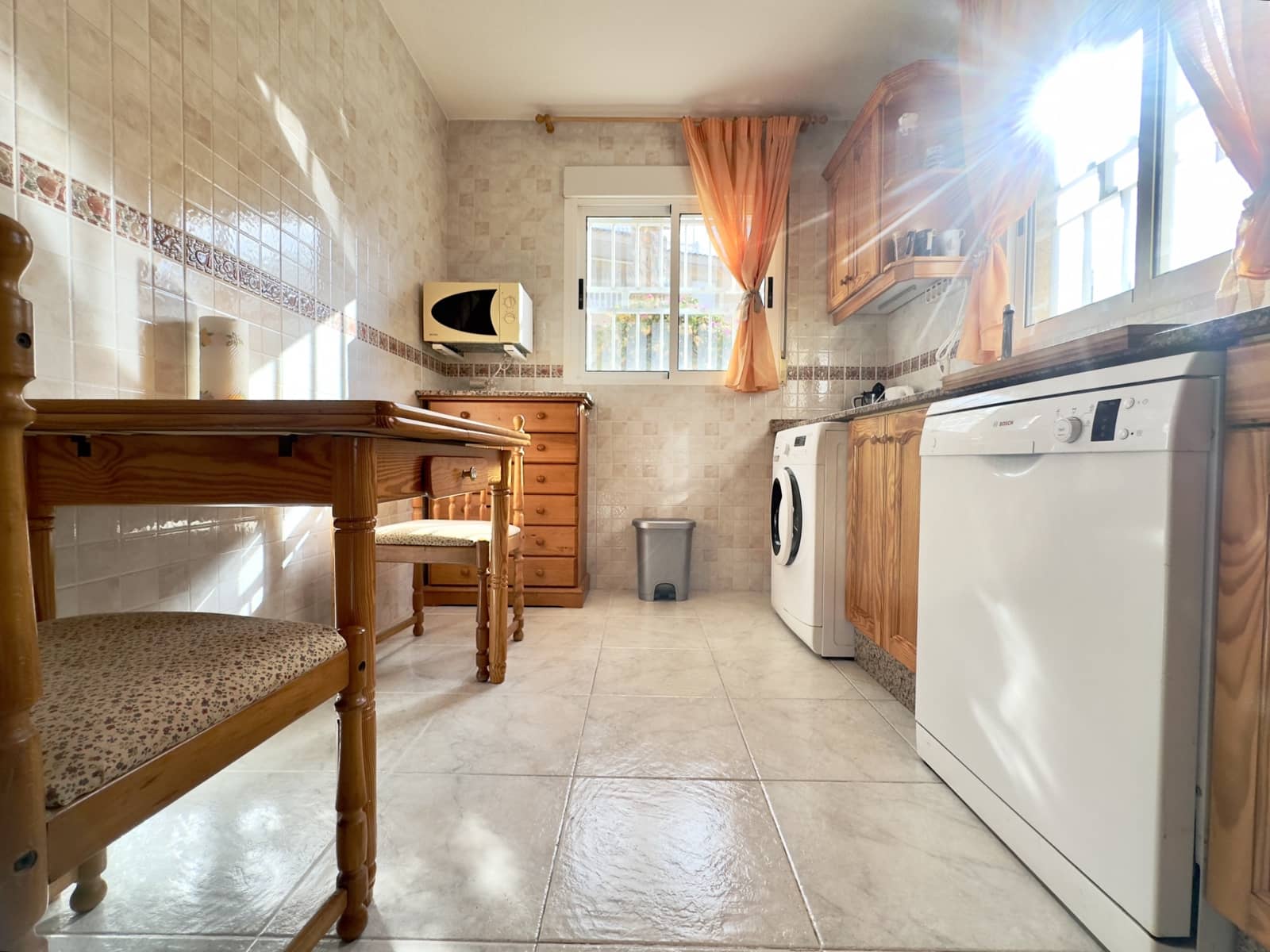 Apartamento de 3 habitaciones en Guardamar del Segura en alquiler con piscina - 700 € (Ref: 8929462)