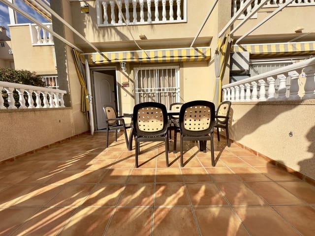 Apartamento de 3 habitaciones en Las Viñas, Guardamar del Segura en alquiler con piscina - 700 € (Ref: 8929462)