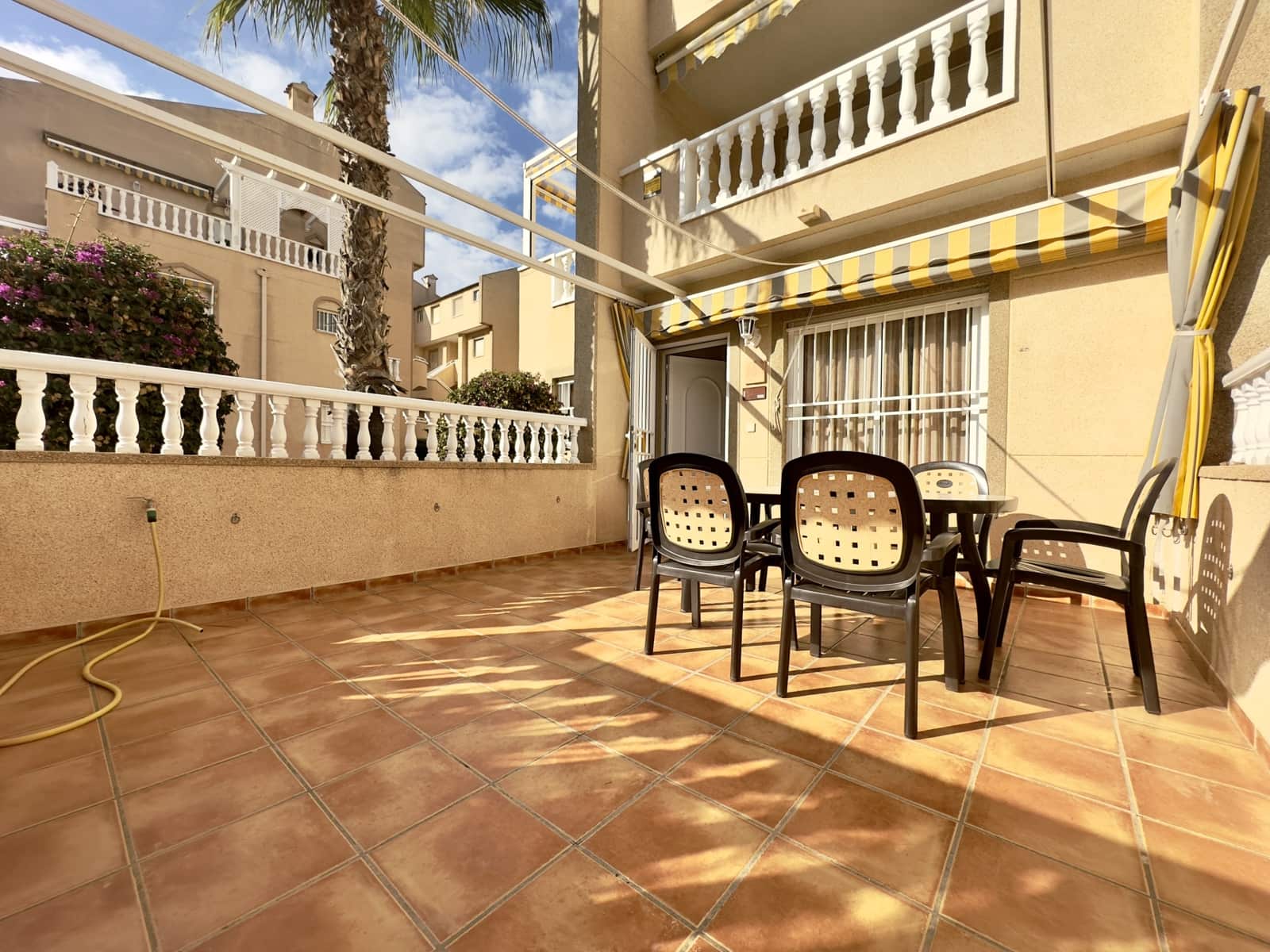 Apartamento de 3 habitaciones en Guardamar del Segura en alquiler con piscina - 700 € (Ref: 8929462)