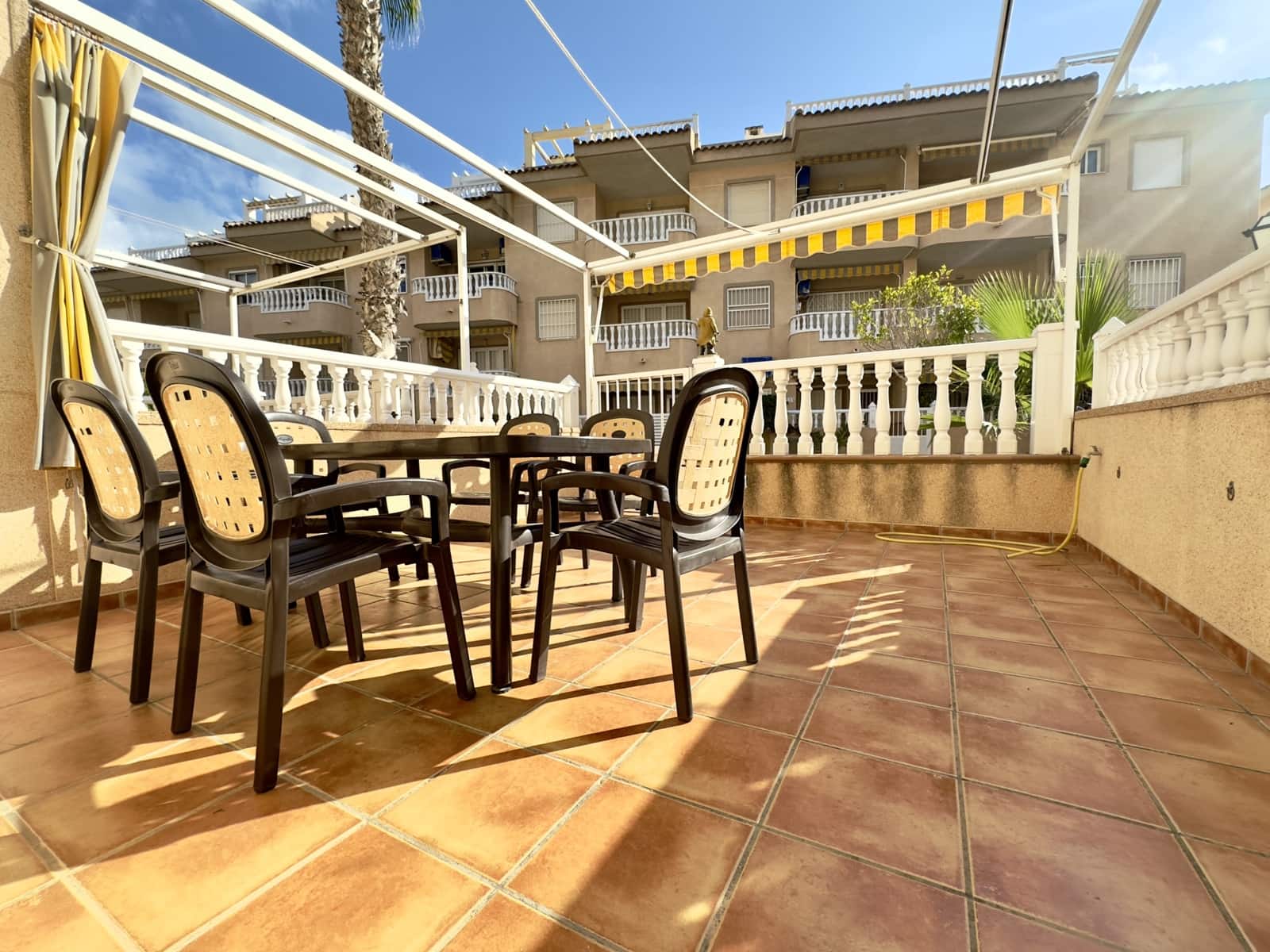 Apartamento de 3 habitaciones en Guardamar del Segura en alquiler con piscina - 700 € (Ref: 8929462)