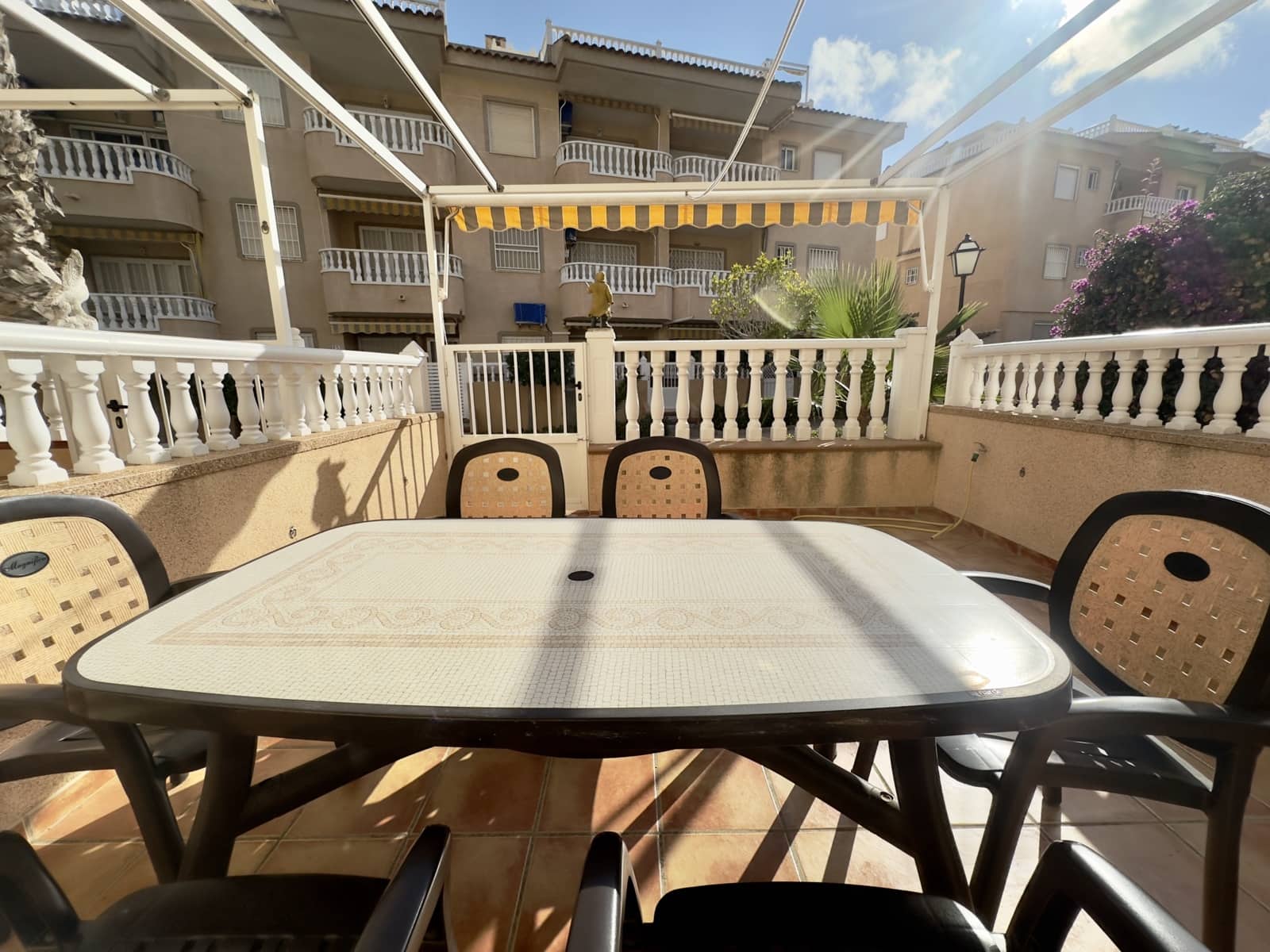 Apartamento de 3 habitaciones en Guardamar del Segura en alquiler con piscina - 700 € (Ref: 8929462)