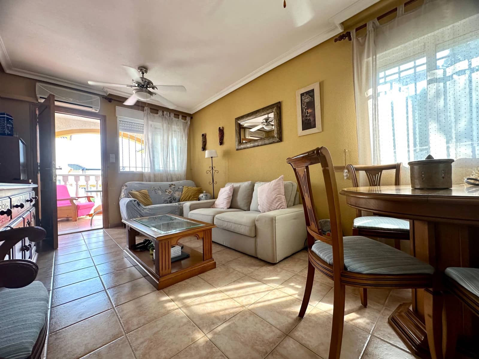 3 makuuhuone Bungalow vuokrattavana paikassa Guardamar del Segura mukana uima-altaan 
autotalli - 750 € (Ref: 9184878)