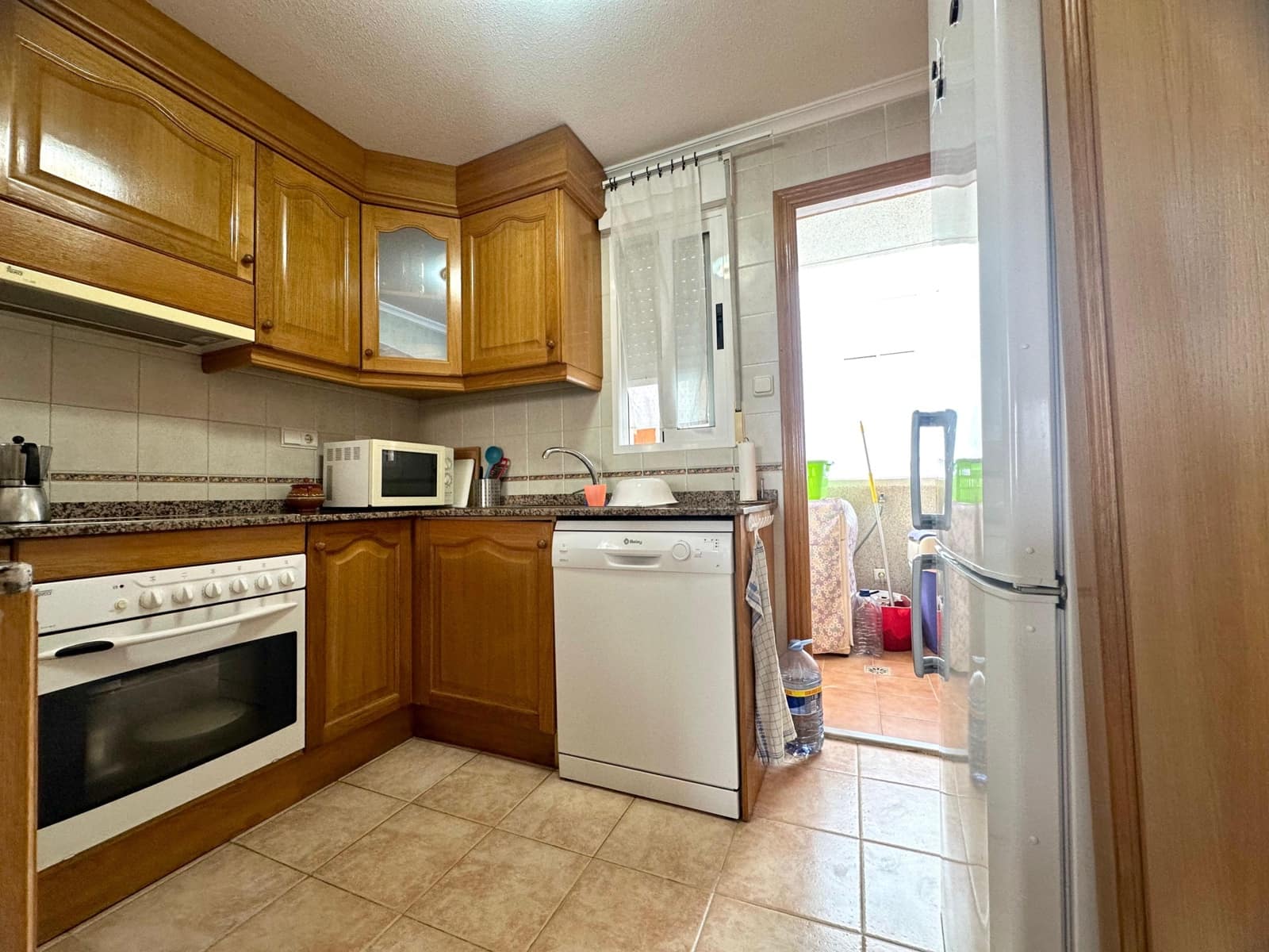 3 makuuhuone Bungalow vuokrattavana paikassa Guardamar del Segura mukana uima-altaan 
autotalli - 750 € (Ref: 9184878)