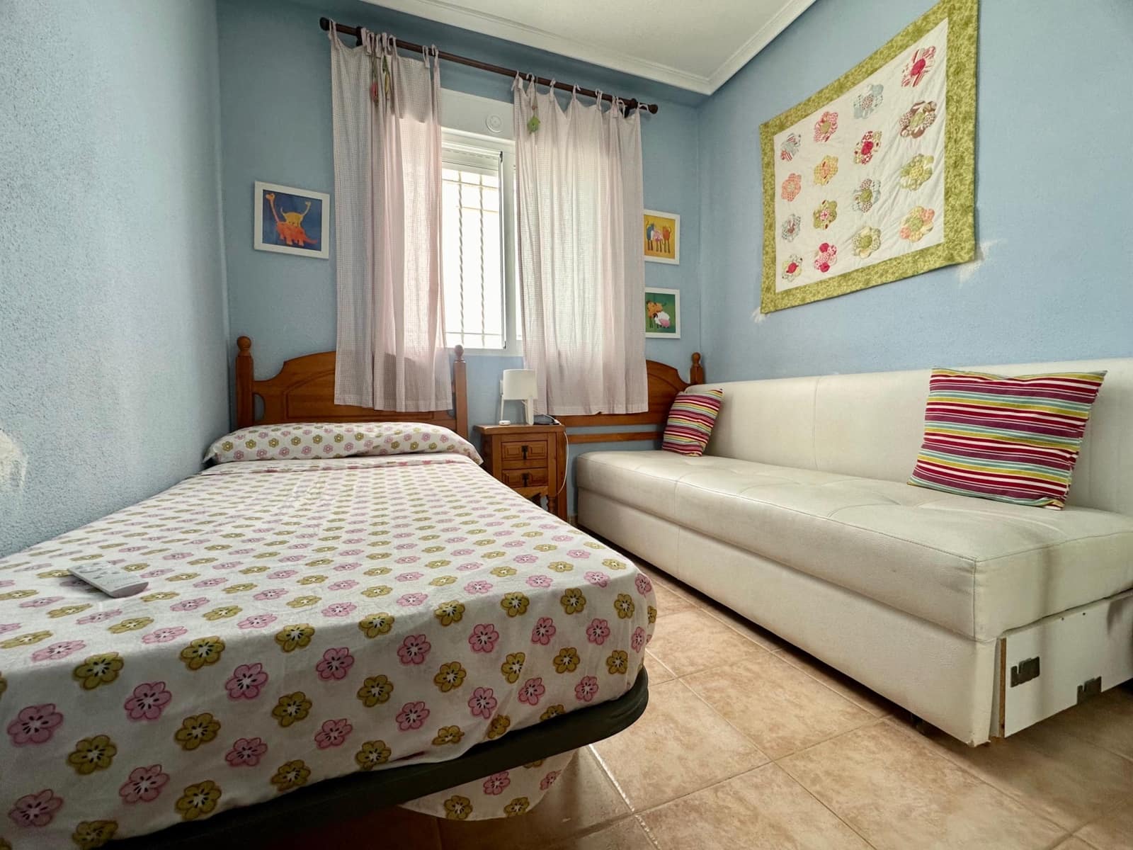 3 makuuhuone Bungalow vuokrattavana paikassa Guardamar del Segura mukana uima-altaan 
autotalli - 750 € (Ref: 9184878)