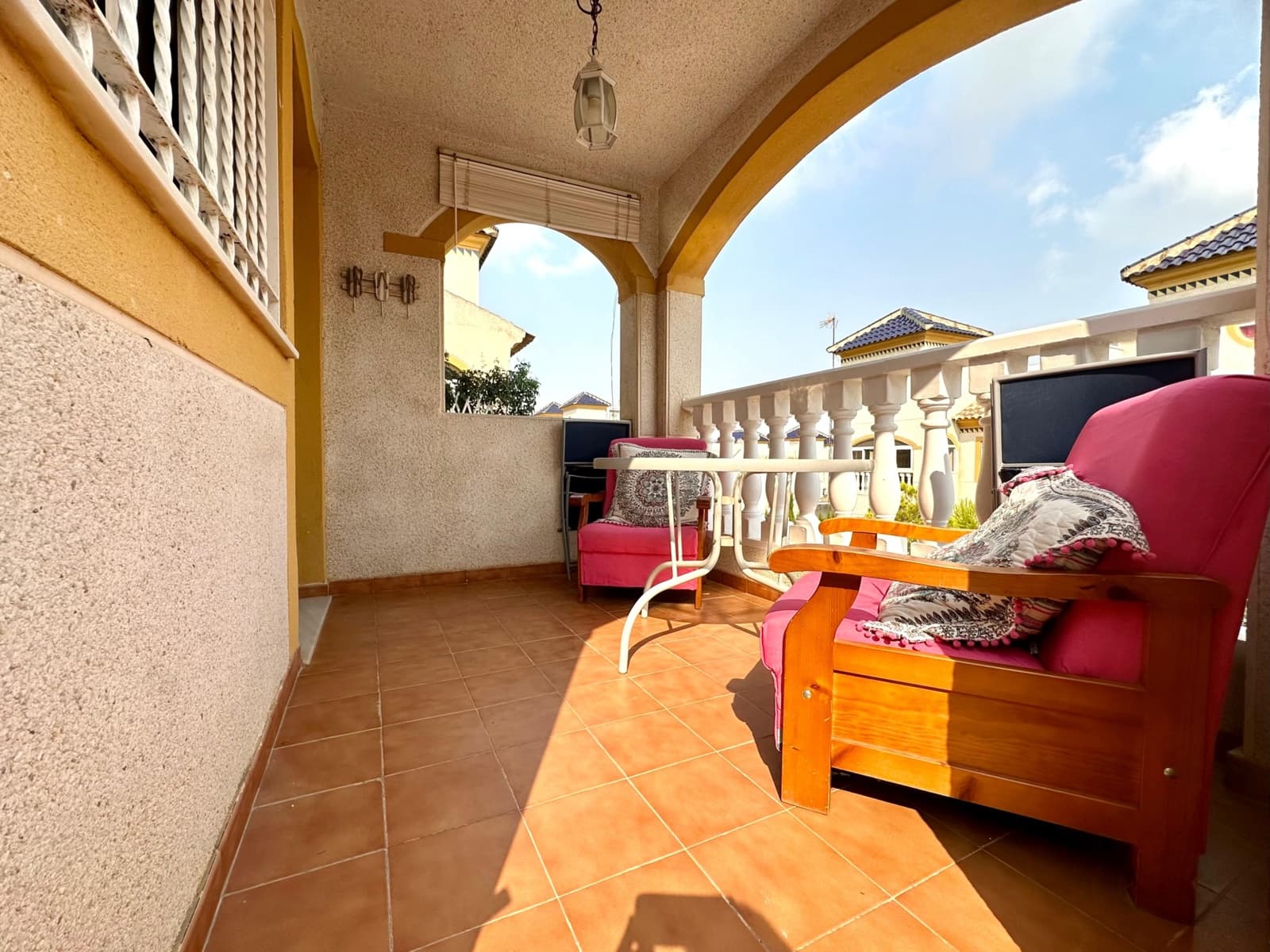 3 makuuhuone Bungalow vuokrattavana paikassa Guardamar del Segura mukana uima-altaan 
autotalli - 750 € (Ref: 9184878)