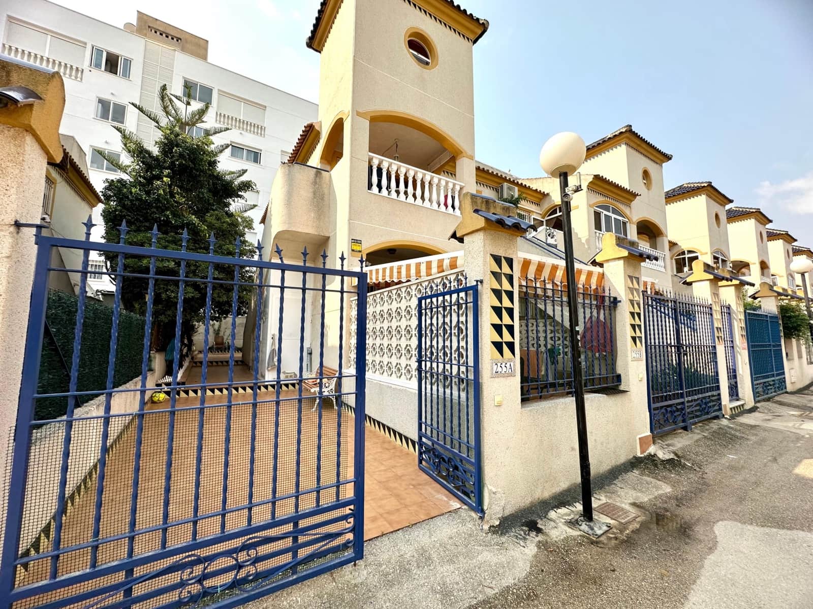 3 makuuhuone Bungalow vuokrattavana paikassa Guardamar del Segura mukana uima-altaan 
autotalli - 750 € (Ref: 9184878)