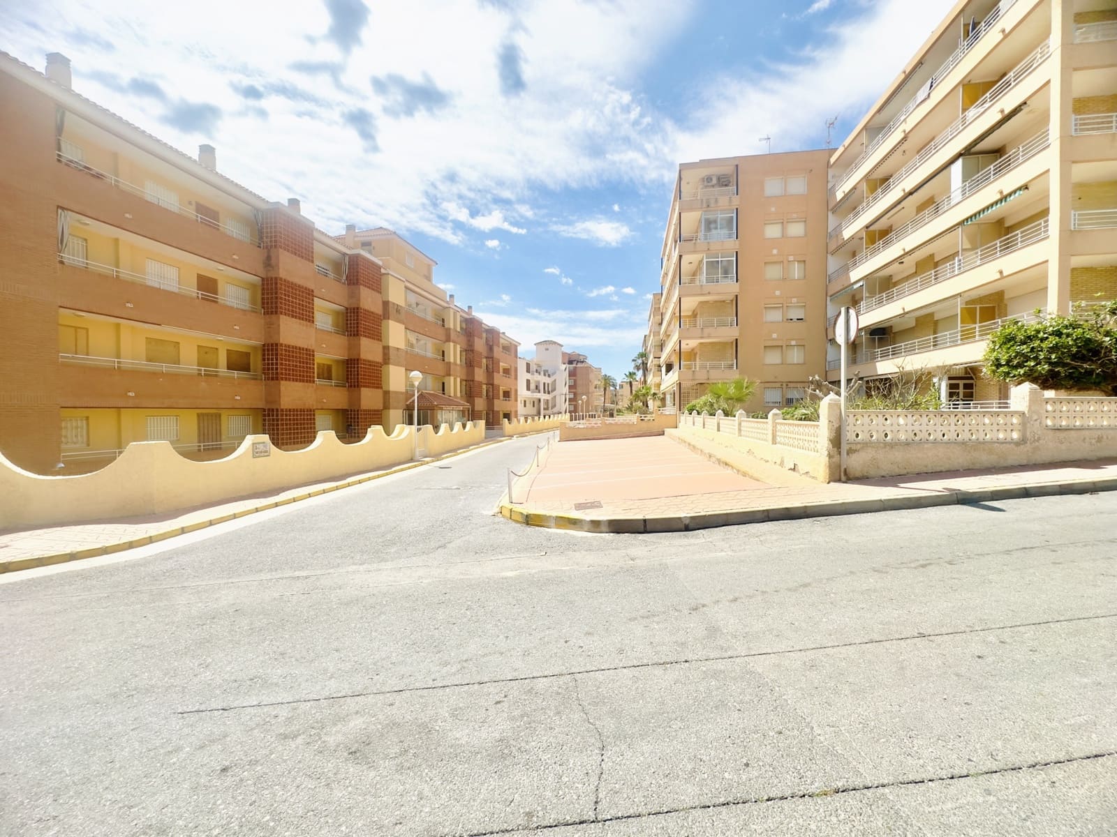 1 slaapkamer Appartement te huur in Guardamar del Segura - € 500 (Ref: 9197153)
