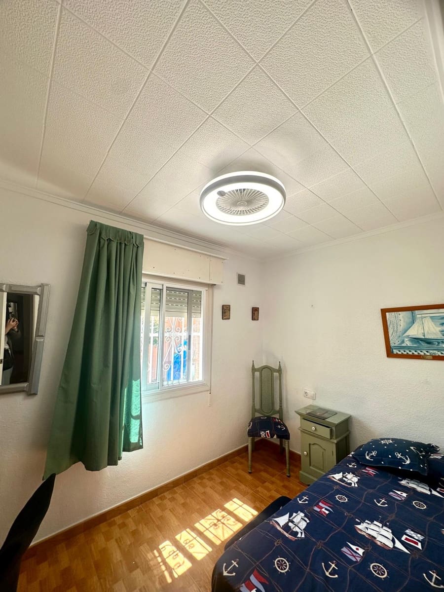 4 Zimmer Villa zu vermieten in Torrevieja mit Garage - 1.100 € (Ref: 9207609)