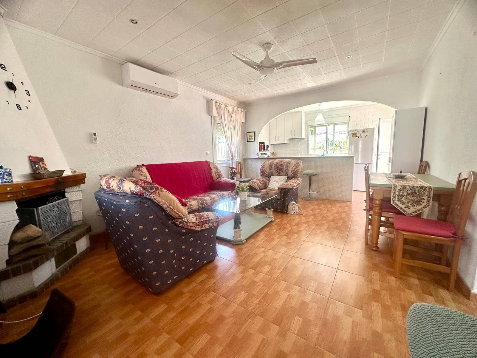 4 Zimmer Villa zu vermieten in Torrevieja mit Garage - 1.100 € (Ref: 9207609)