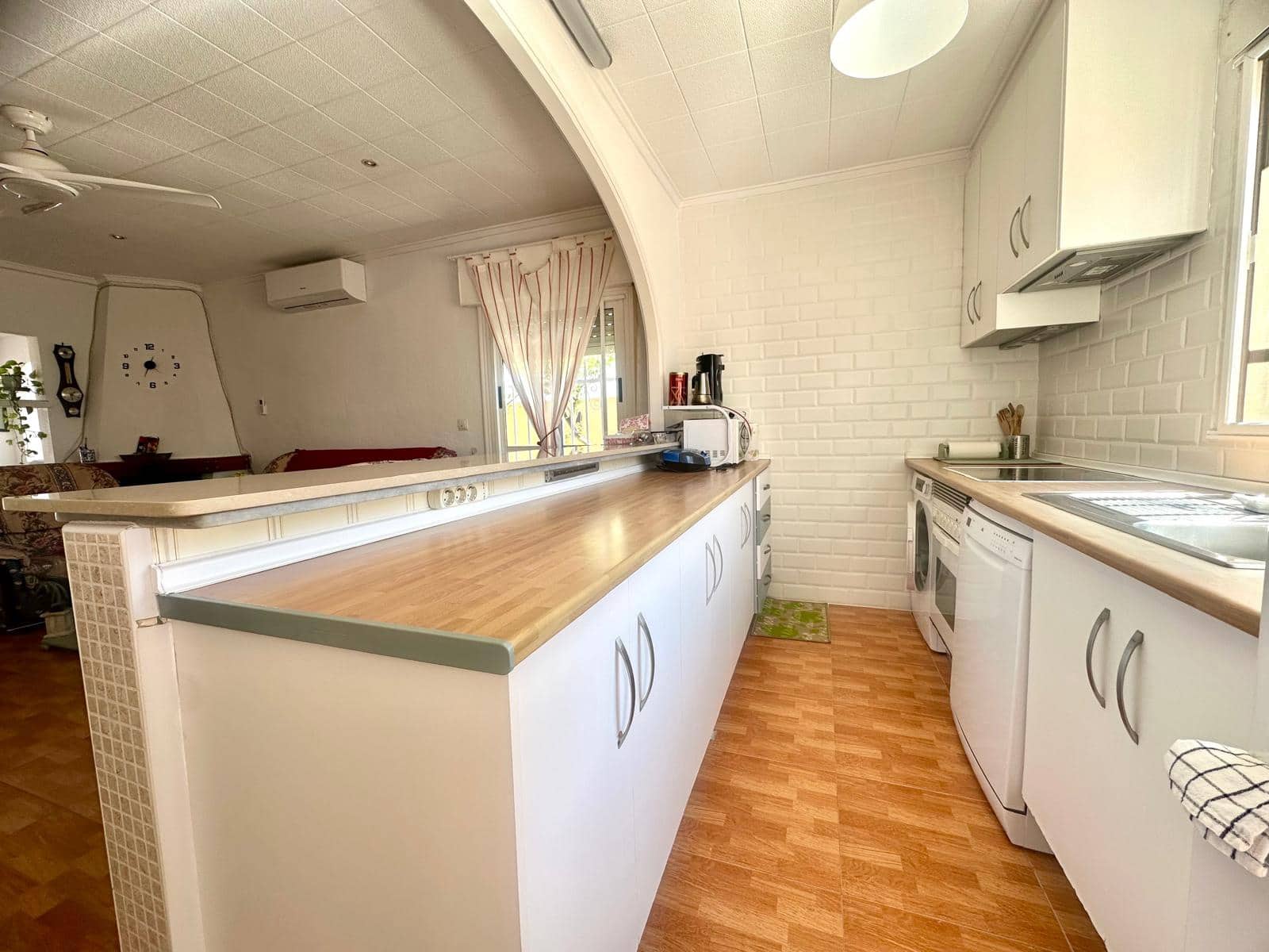 4 Zimmer Villa zu vermieten in Torrevieja mit Garage - 1.100 € (Ref: 9207609)