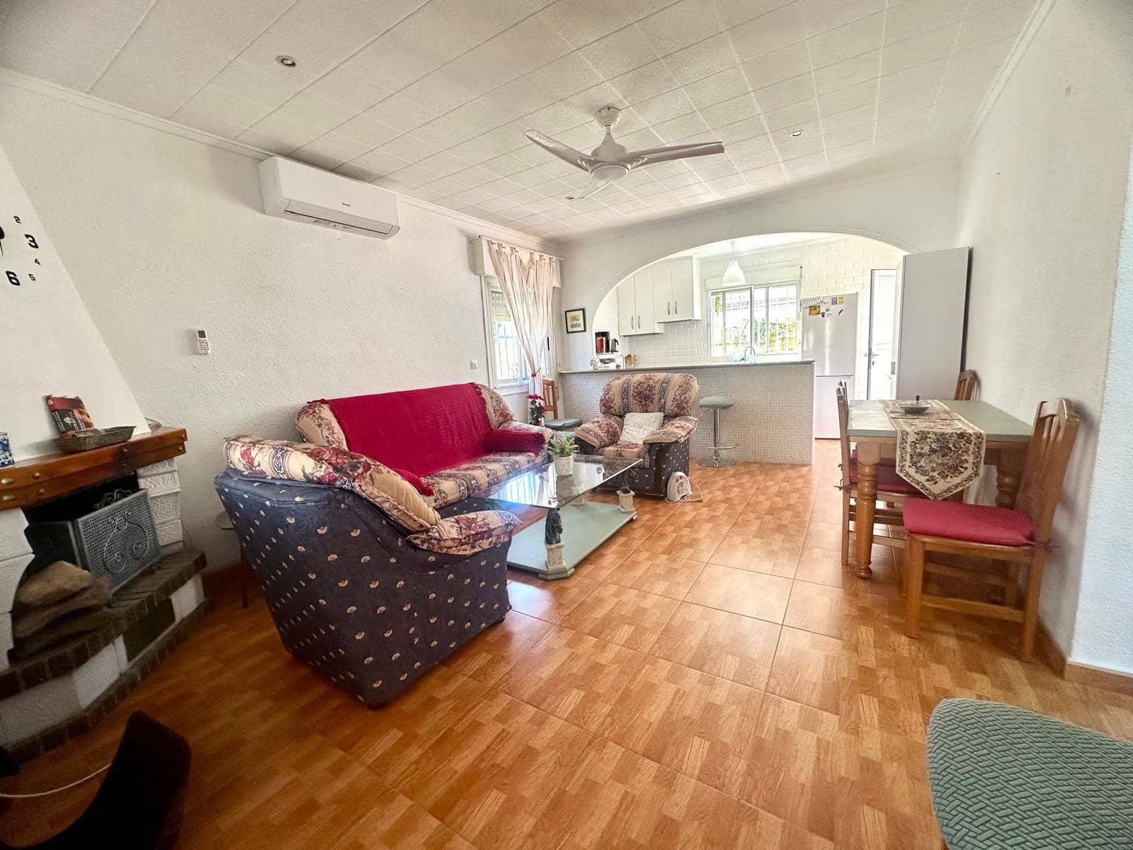 4 Zimmer Villa zu vermieten in Torrevieja mit Garage - 1.100 € (Ref: 9207609)