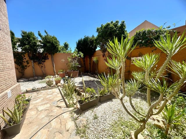 4 Zimmer Villa zu vermieten in Centro - Muelle Pesquero, Torrevieja mit Garage - 1.100 € (Ref: 9207609)
