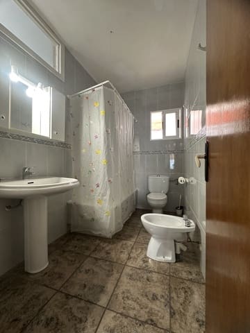 3 makuuhuone Huoneisto vuokrattavana paikassa Zona Pueblo, Guardamar del Segura - 850 € (Ref: 9354173)