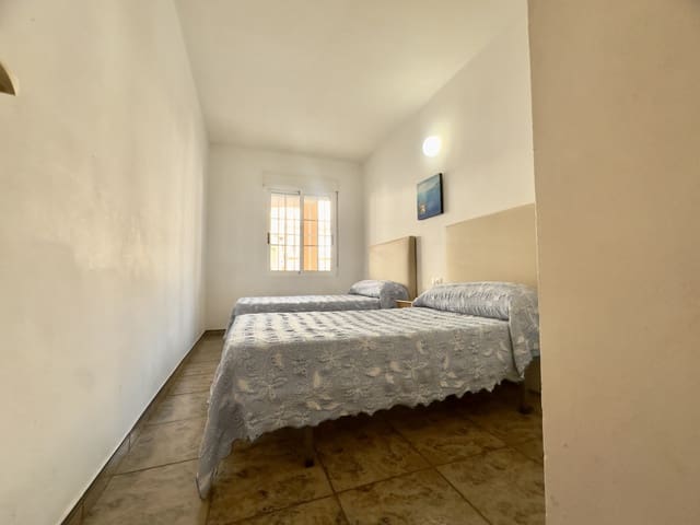 3 makuuhuone Huoneisto vuokrattavana paikassa Zona Pueblo, Guardamar del Segura - 850 € (Ref: 9354173)