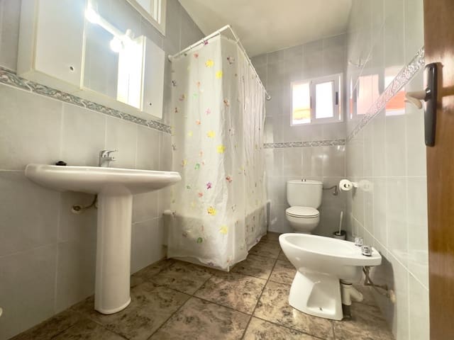 3 makuuhuone Huoneisto vuokrattavana paikassa Zona Pueblo, Guardamar del Segura - 850 € (Ref: 9354173)