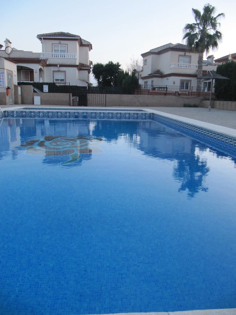 3 quarto Moradia Geminada para arrendar em San Fulgencio com piscina - 1 500 € (Ref: 9946287)