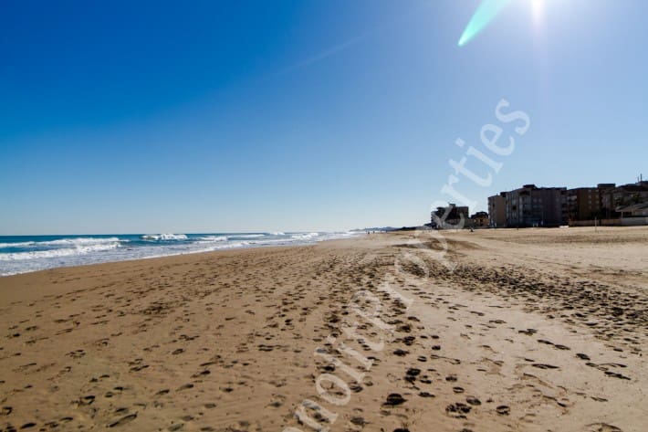 Apartamento de 2 habitaciones en Guardamar del Segura en venta - 175.000 € (Ref: 9946288)
