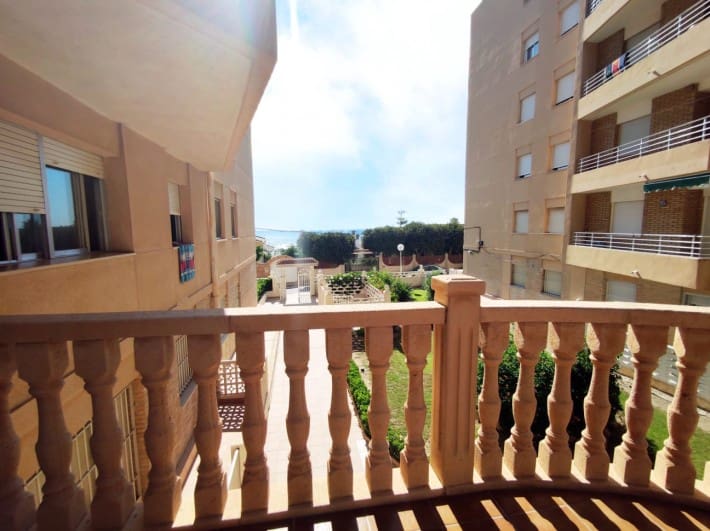 Apartamento de 2 habitaciones en Guardamar del Segura en venta - 175.000 € (Ref: 9946288)