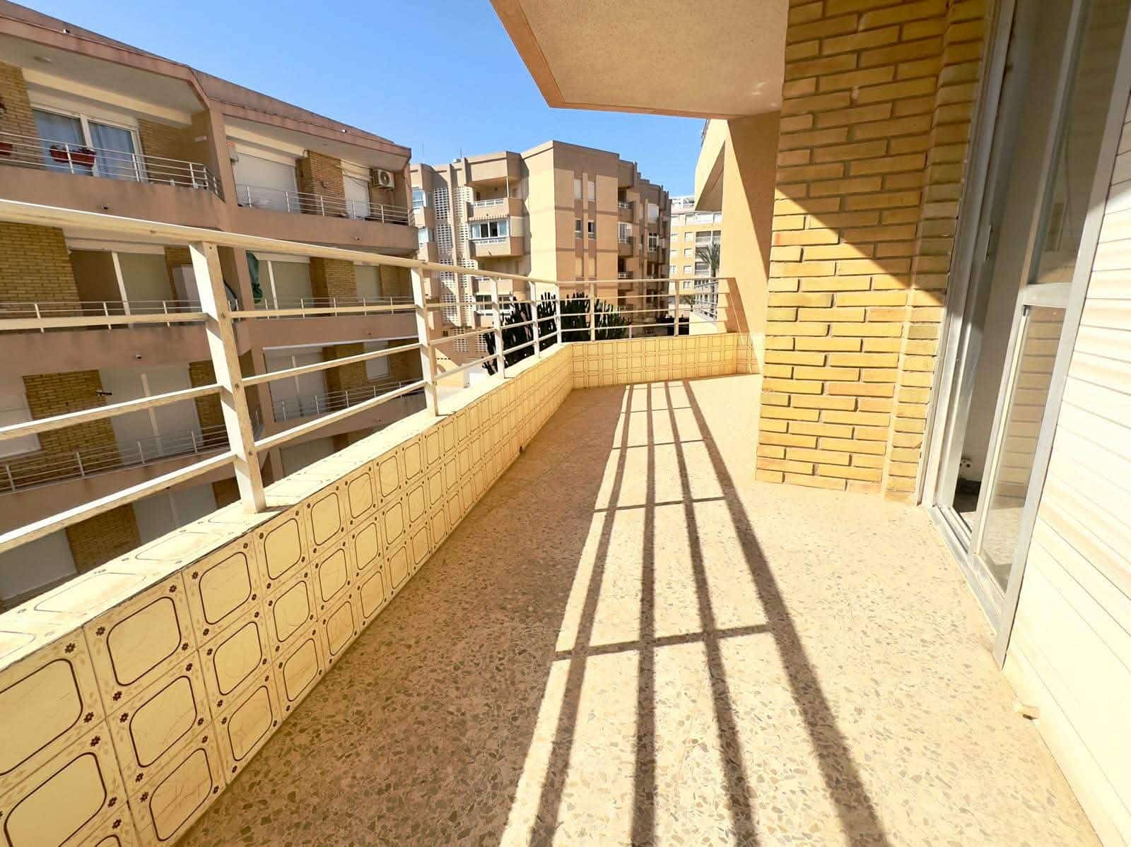 Apartamento de 2 habitaciones en Guardamar del Segura en venta - 175.000 € (Ref: 9946288)