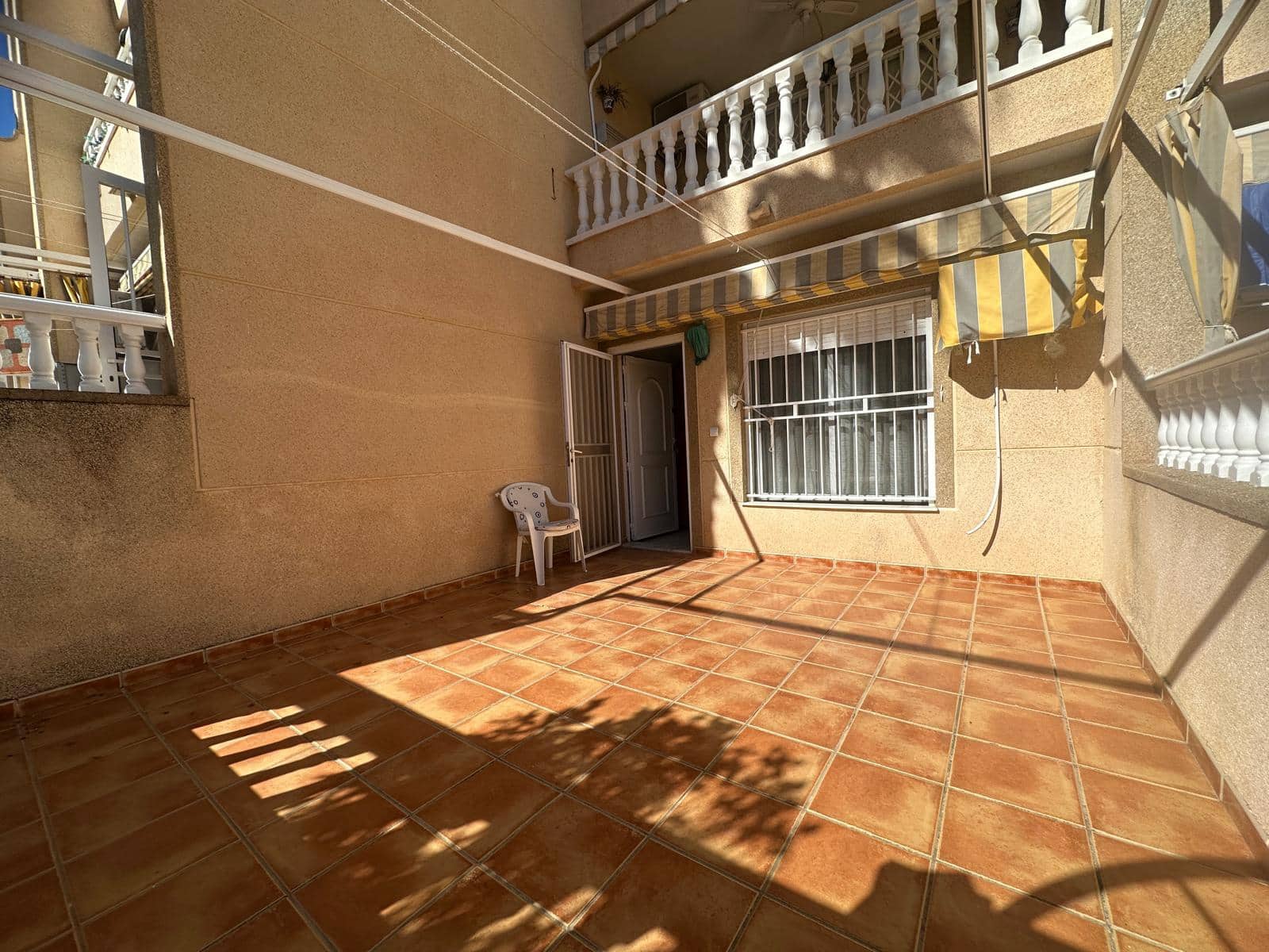 Appartement de 2 chambres à louer à Guardamar del Segura avec piscine - 580 € (Ref: 9946291)